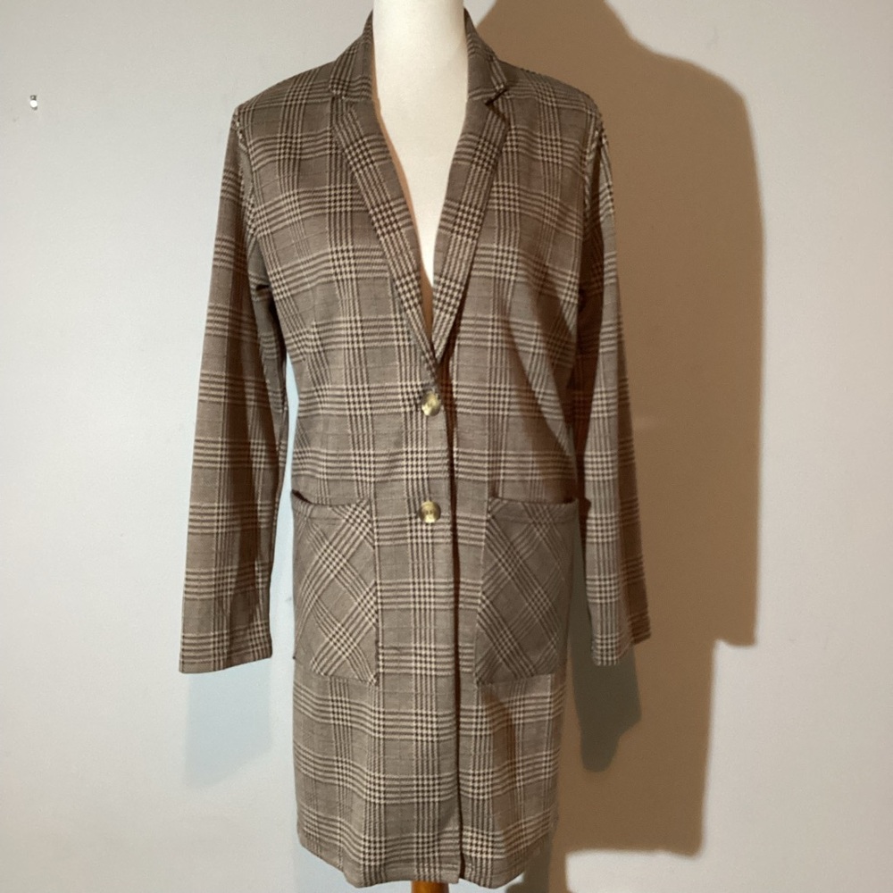 En Crème herringbone print knee length light coat.Back kickpleat,front pocket,M